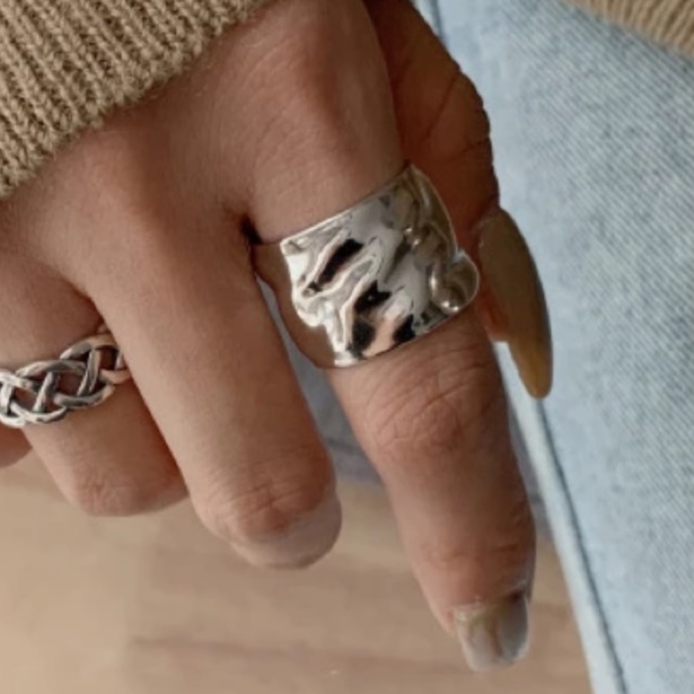 🤍Insta smooth width surface sterling silver ring - Picture 2 of 5